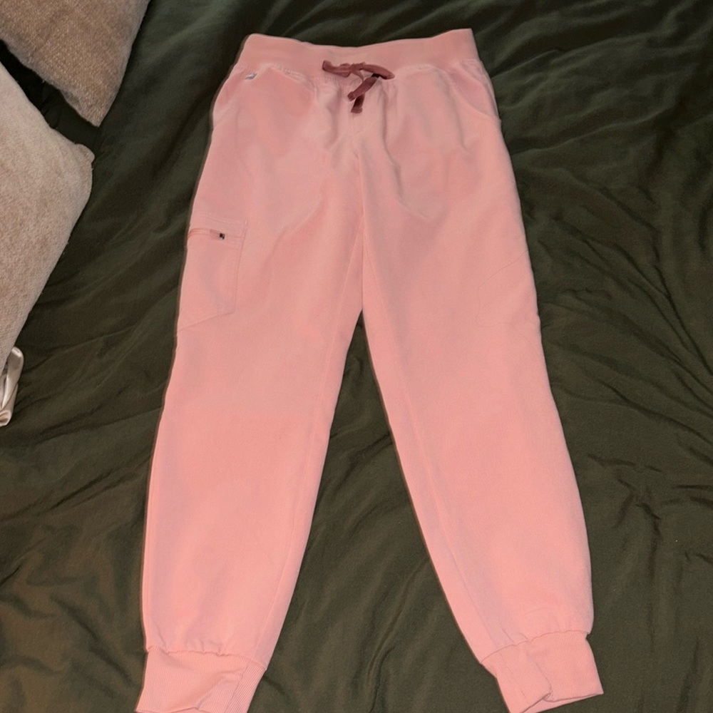 Zamora Figs scrub joggers in pink sand XS petite